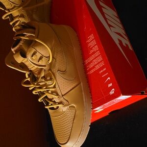 Nike court borough Mid